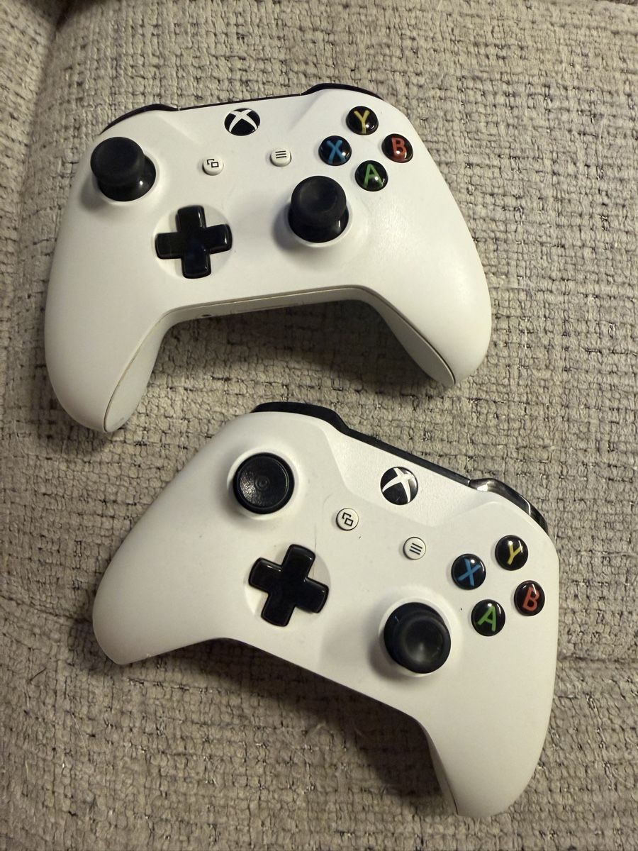 Microsoft Console: Xbox One S avec FIFA 23 et UFC 4 – Usato da Bioley-Orjulaz venduto da ele_yh96 2