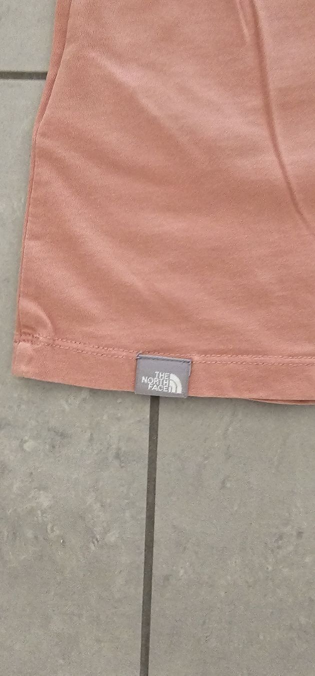 North Face T-shirt: t-shirt rosa North face – Usato da Gordola venduto da Alfacigno 4