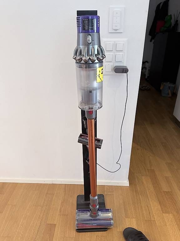Aspirapolveri & Accessori: Dyson Cyclone V10 Absolute – Usato da Langenthal venduto da AliceAmmann 1