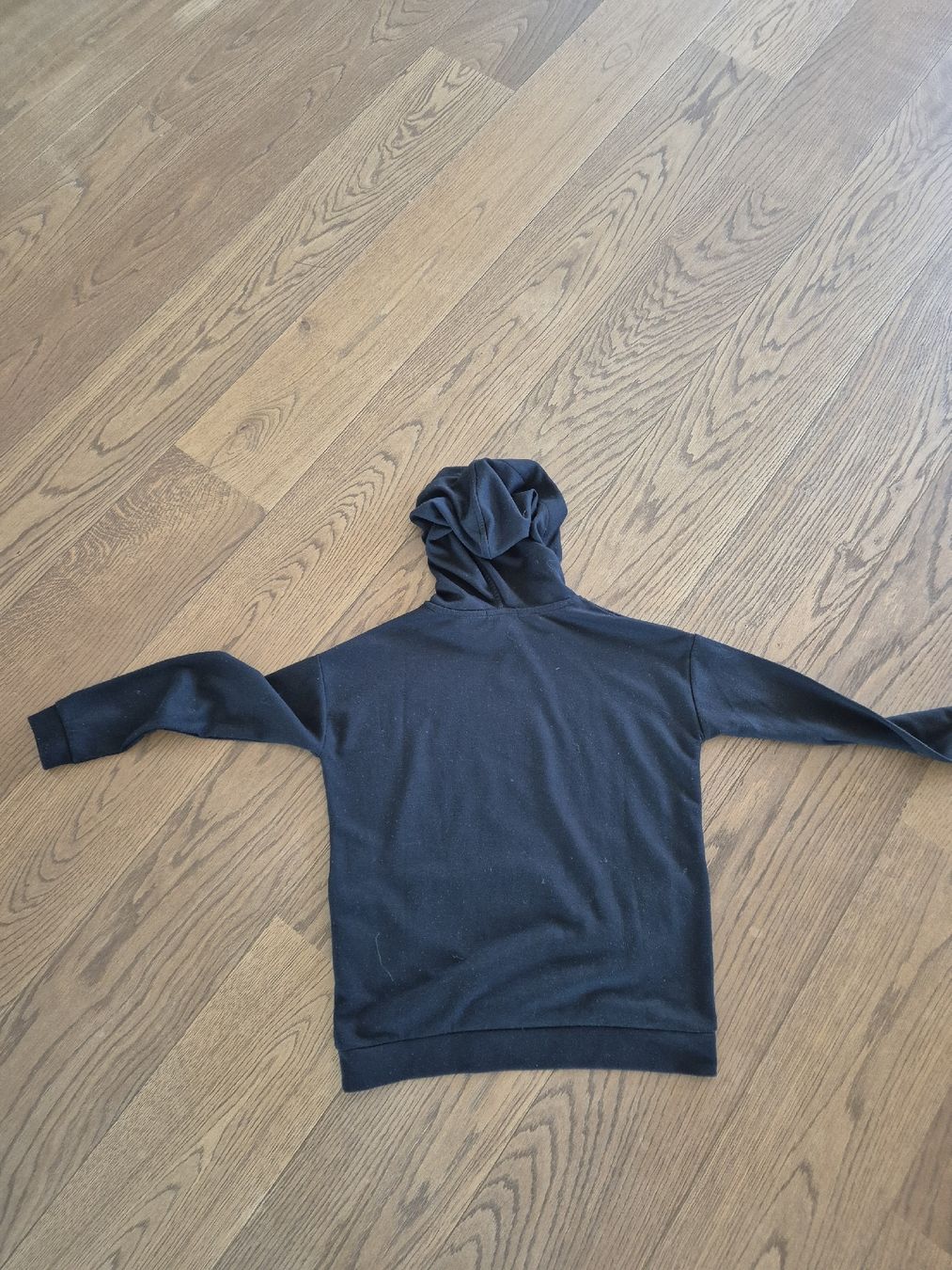 Pullover & Sweatshirts: A-MISU! Schwarzer Hoodie, Grösse XS – Neu (gemäss Beschreibung) aus Unterägeri von Idecurtins 1