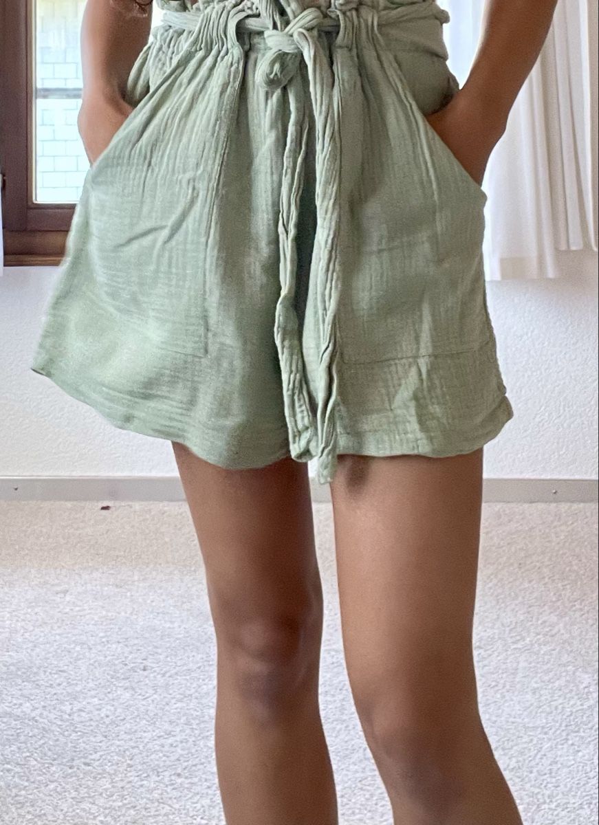 Hosen: Hell grün Short  – Gebraucht aus Herisau von Ciaoschein 2