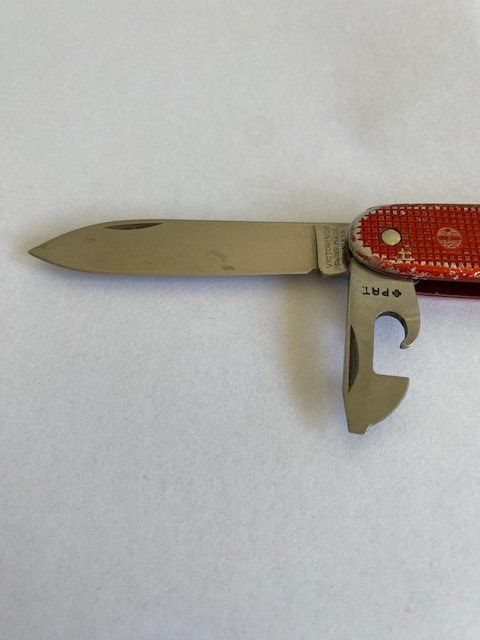 Victorinox Taschenmesser: SACKMESSER VICTORINOX ALOX ROT – Gebraucht aus Chur von silbermon 1
