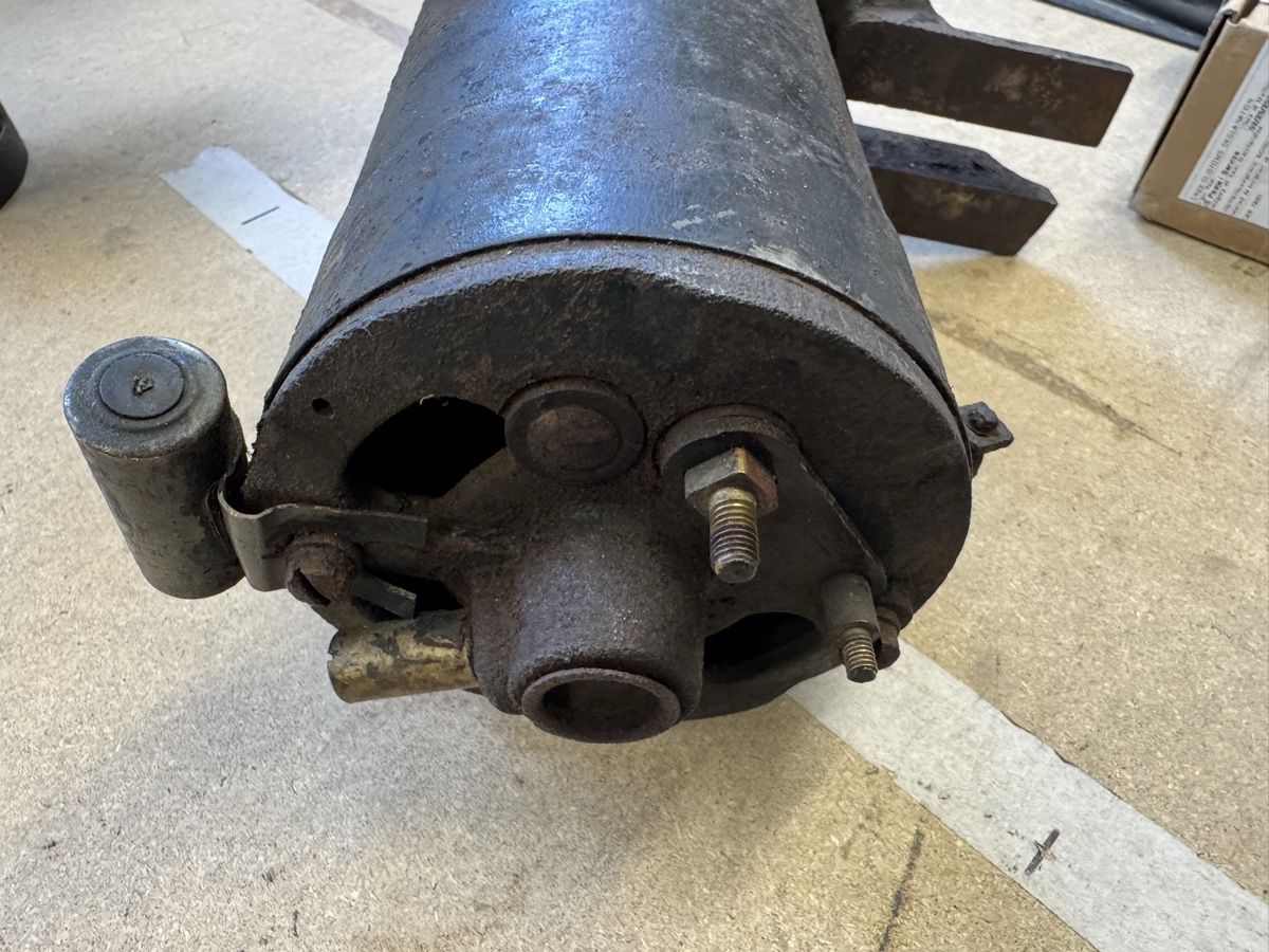Ford Tutti pezzi di ricambio auto: Ford Flathead V8 Generator, 6V for commerci vehicles – Usato da Winterberg ZH venduto da Motti5 1