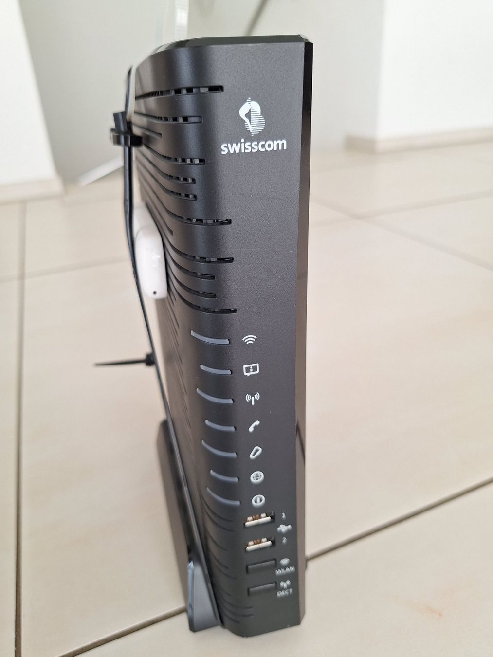 Swisscom Modems & Router: Swisscom ST 6840 Router, Internet Backup USB Stick, Netzteil – Gebraucht aus Fischbach LU von Vali44