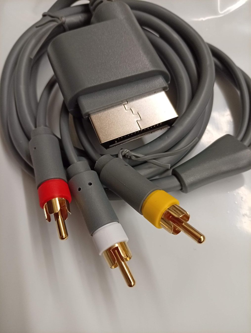 Câbles: Xbox 360 Standard AV-Kabel (Composite-Kabel) – Neuf avec emballage d'origine à Ermatingen par rik4rdo