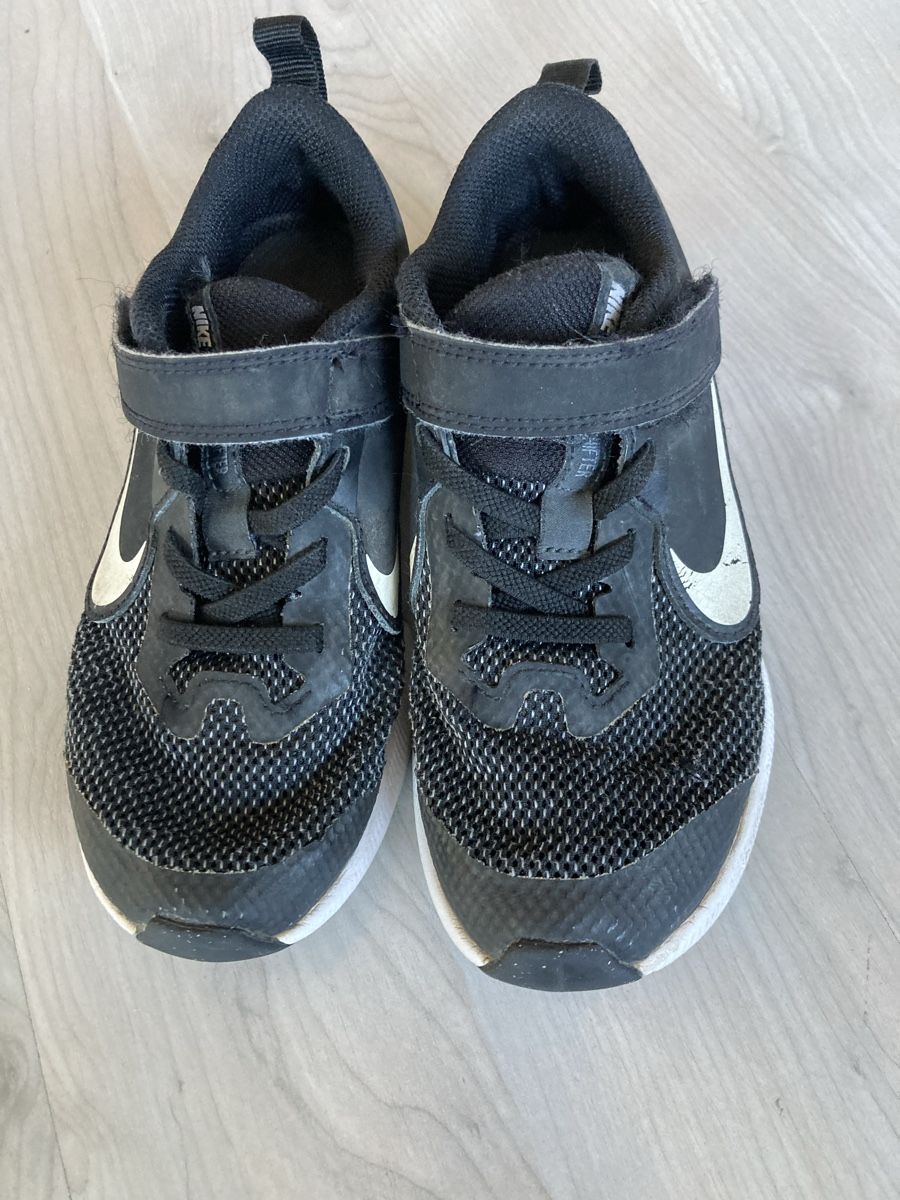 Nike Scarpe da uomo: Tunschuhe Nike 30 – Usato da Amden venduto da Karplusan 1