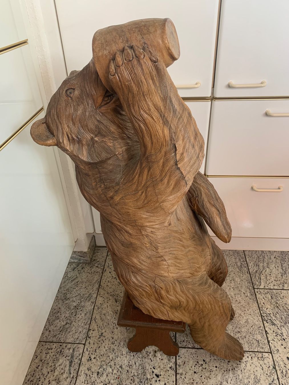 Skulpturen & Statuen: Riesiger geschnitzter trinkender Bär wohl Brienz – Gebraucht aus Rothrist von Oddymanliane 7