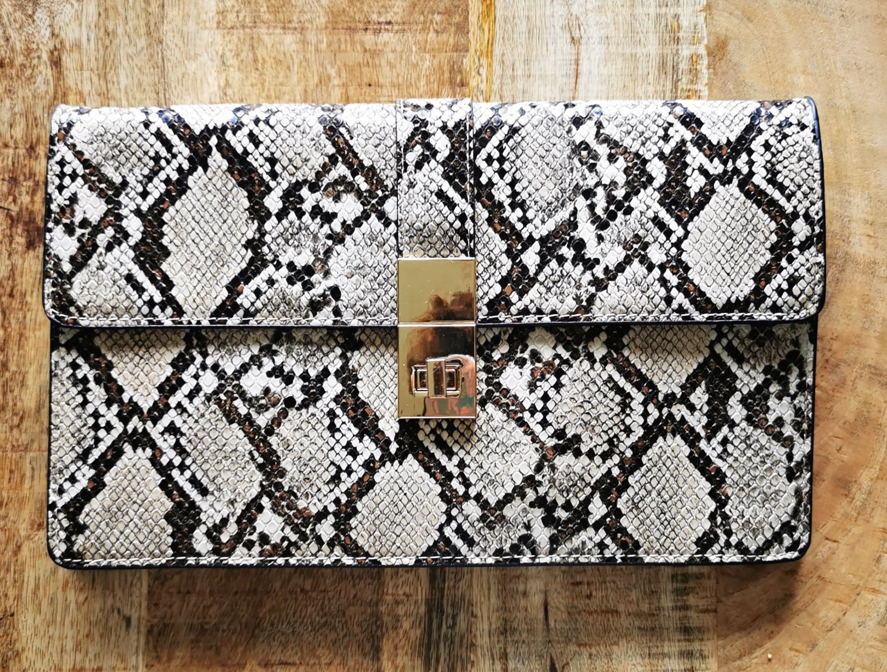 Taschen für Damen: Clutch / Umhängetasche im Snake Look – Gebraucht aus Wettingen von JasminL92 2