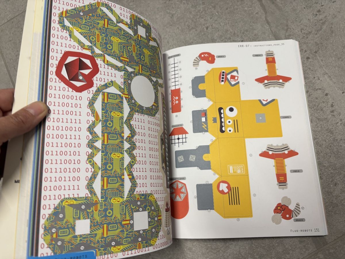 Kit bricolage: Livre Fluo Robots de papier bricolage à assembler – Usato da Salvenach venduto da gwenwywar 3