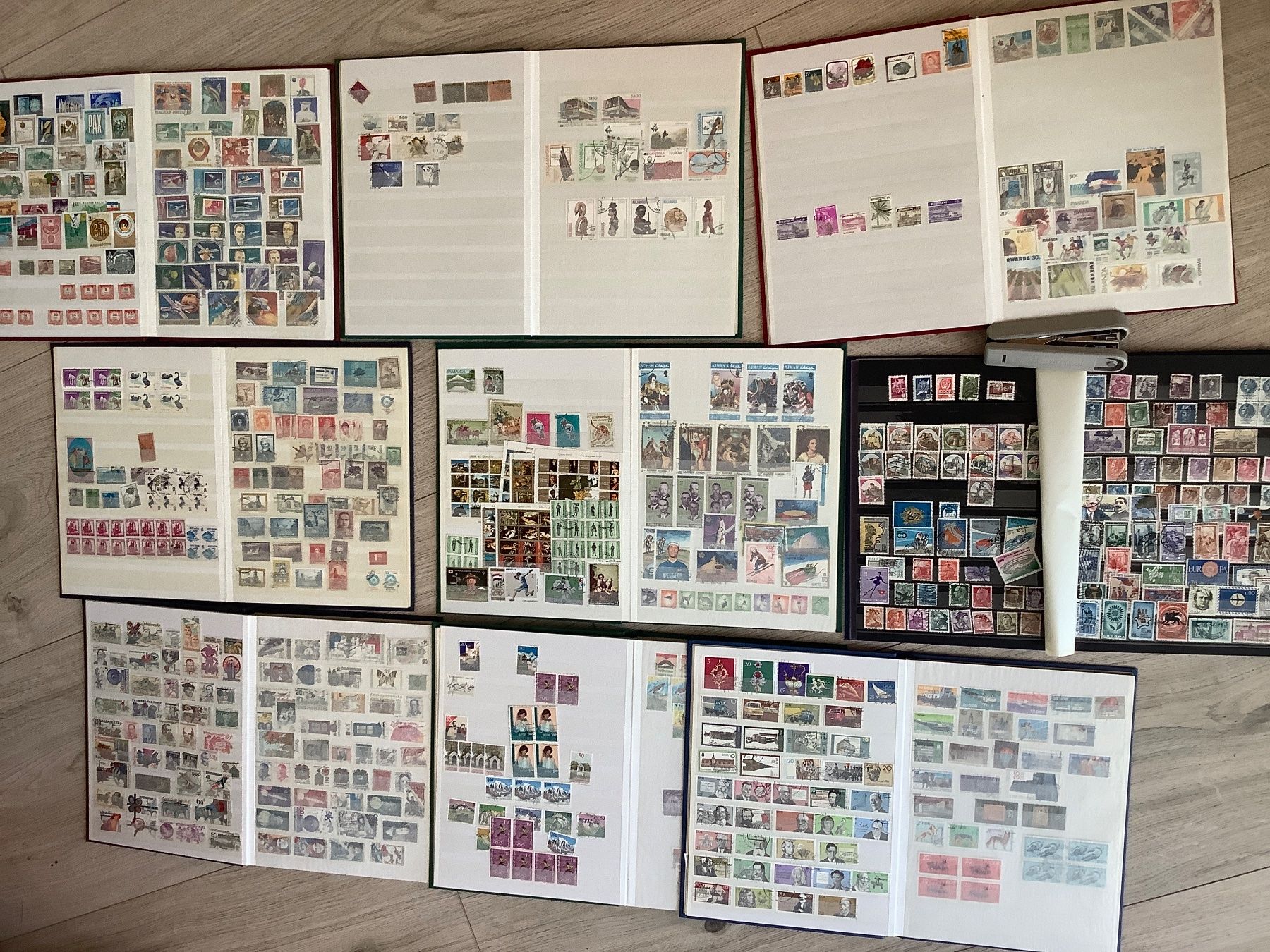 Tous les timbres: Lot Briefmarken 10 Alben weltweit – D'occasion à St. Gallen par herbrig2 3