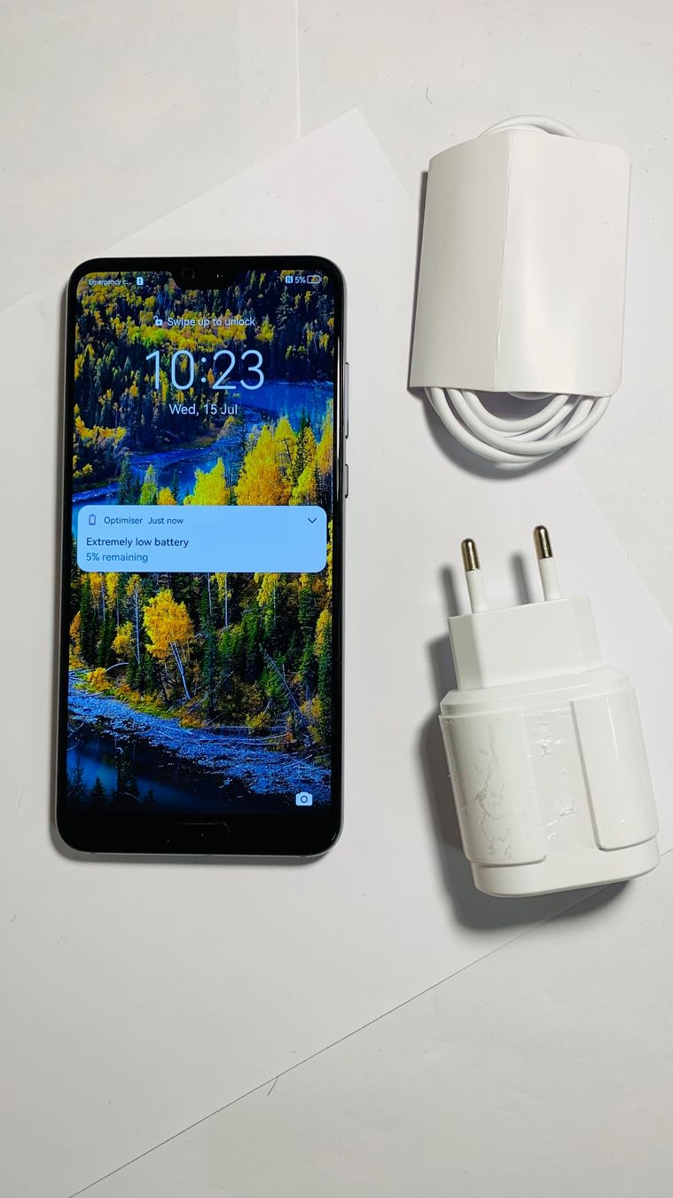 Huawei Handys / Smartphones: Huawei P20 Pro (128GB) Dual sim – Gebraucht aus Luzern von Waince786