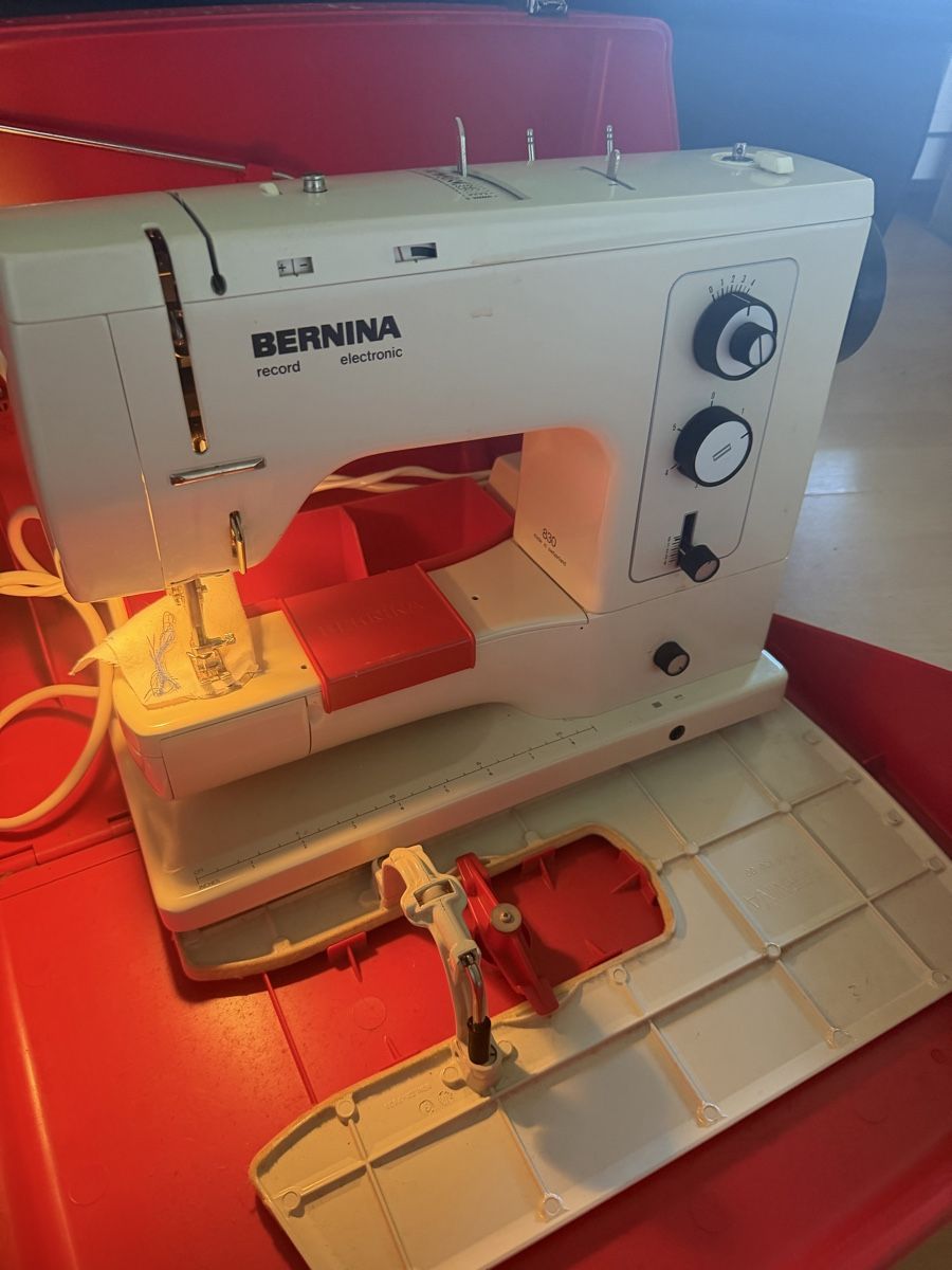 Macchine da cucire: Bernina 830 – Usato da Baden venduto da noli.r 1