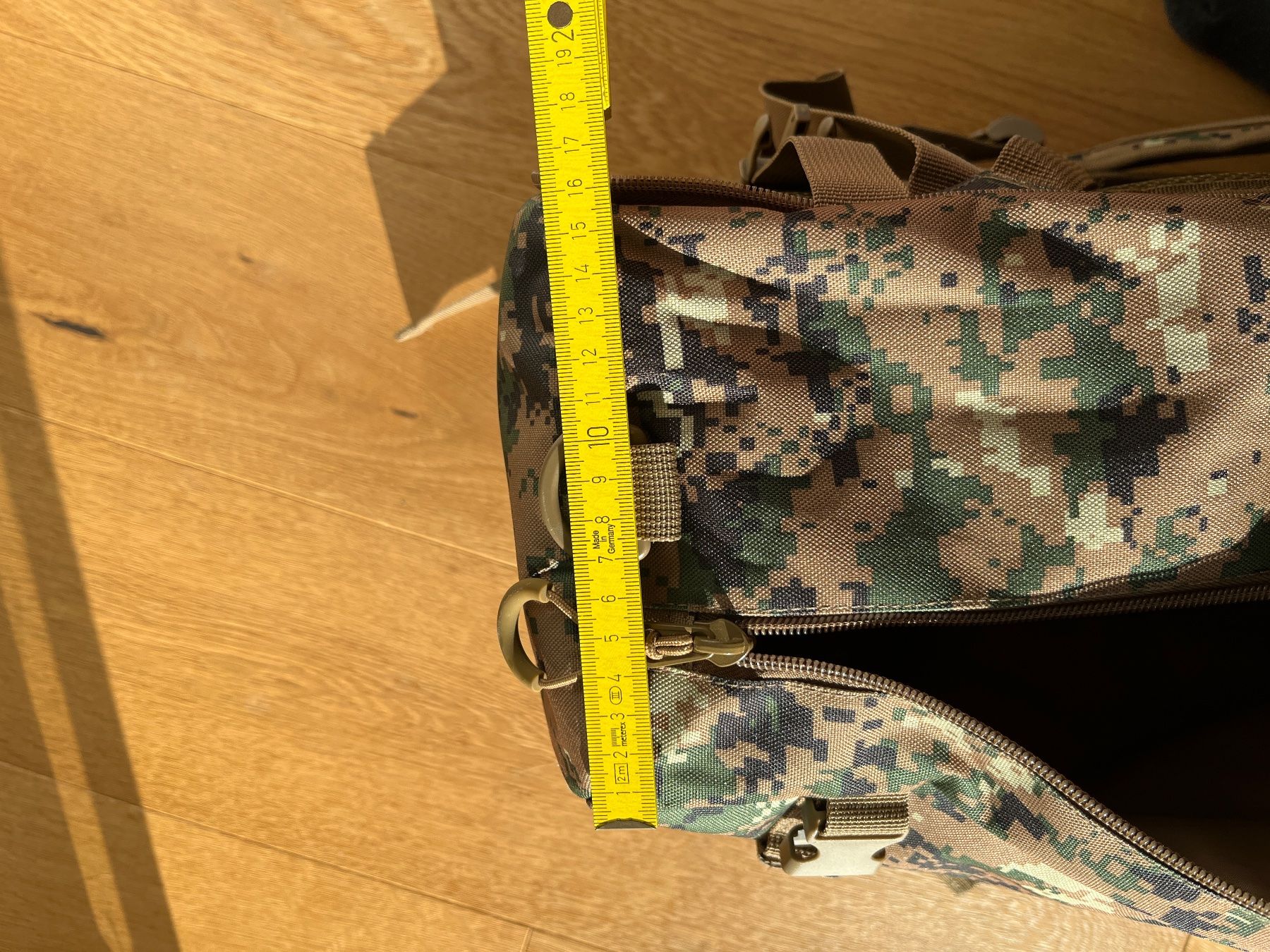 Zaini: Robuste Militär Reisetasche / Rucksack – Nuovo (secondo la descrizione) da Sörenberg venduto da LKE 5