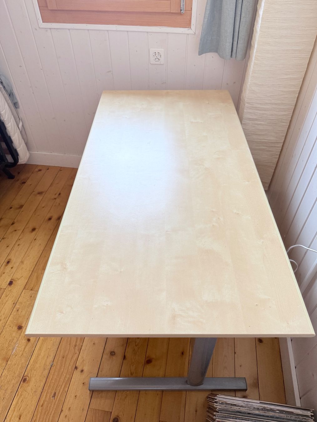 Ikea Scrivanie: Table de bureau – Usato da Le Mont Pèlerin venduto da seco-likir 1