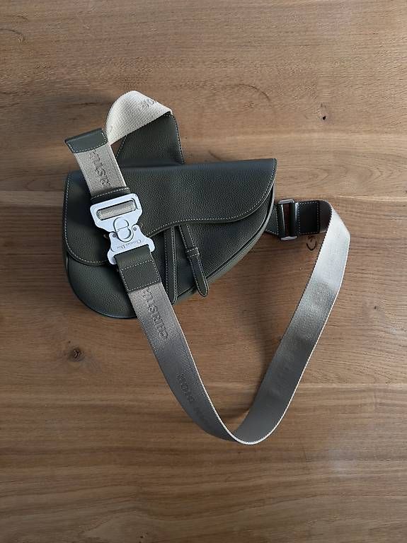 Dior Borse: Dior Saddle Bag in Olivgrün – Usato da Richterswil venduto da ski_7ffp