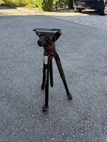 Hochwertiges Manfrotto Stativ mit Fluidkopf