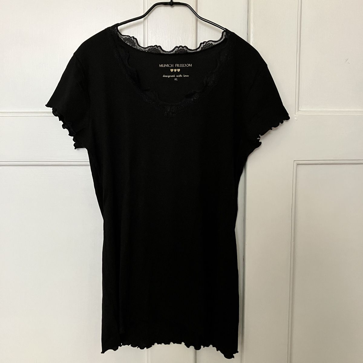 T-shirt: T-Shirt – Nuovo (secondo la descrizione) da Bern venduto da anjesdeberne
