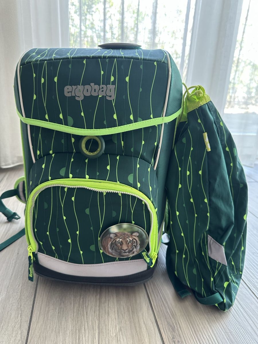 Ergobag Sacs & sacs à dos: Ergobag backpack green jungle print with gym bag – D'occasion à Horgen par atkaja