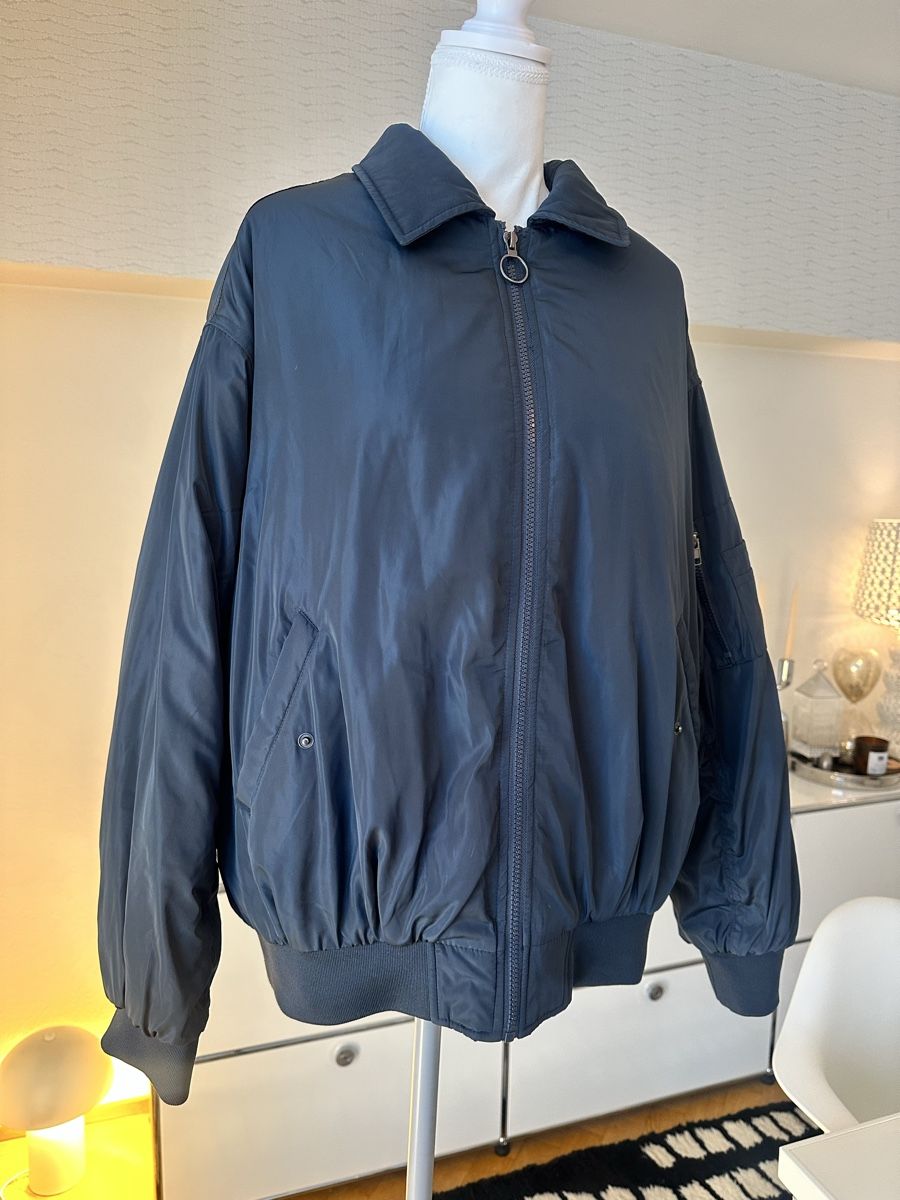 Giacche: Bomber-Jacke in grau-blau Grösse M – Usato da Zürich venduto da Mona-L 1