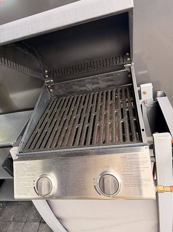 Griglie: Gasgrill mit Deckel und Rollen - gebraucht – Usato da Männedorf venduto da abd_9kpt 1