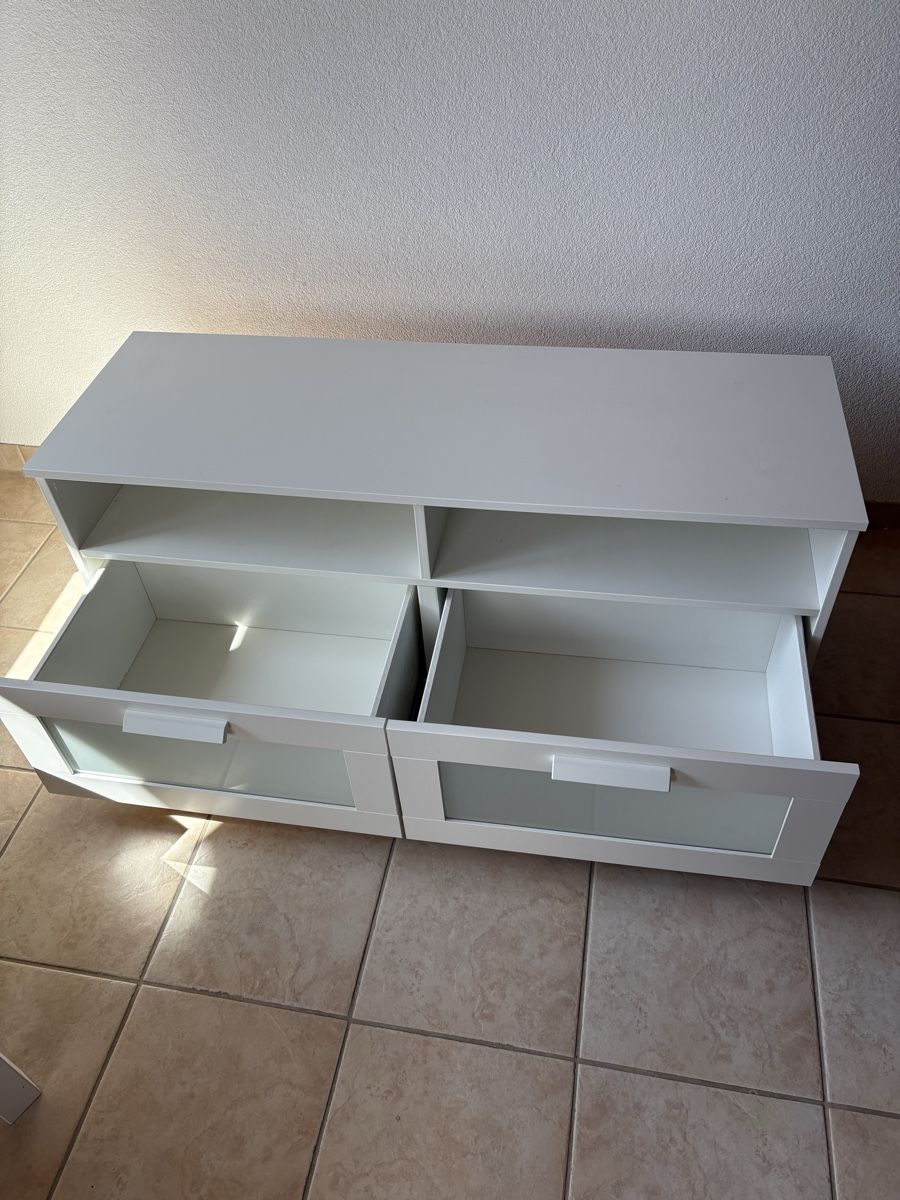 Ikea Mobili TV: TV-Bank Ikea – Usato da Tecknau venduto da Domii111 1