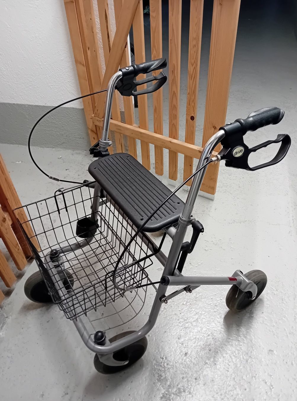 Ausili per la deambulazione: Rollator – Usato da Arbon venduto da kor_w5lq