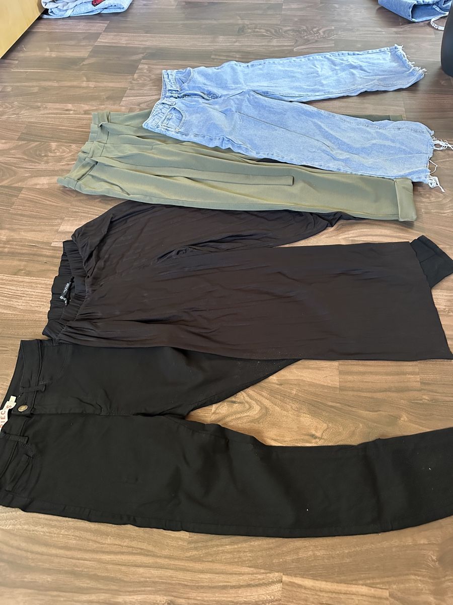 Lotti di vestiti: Hosen S – Usato da Müstair venduto da V.Sara 1