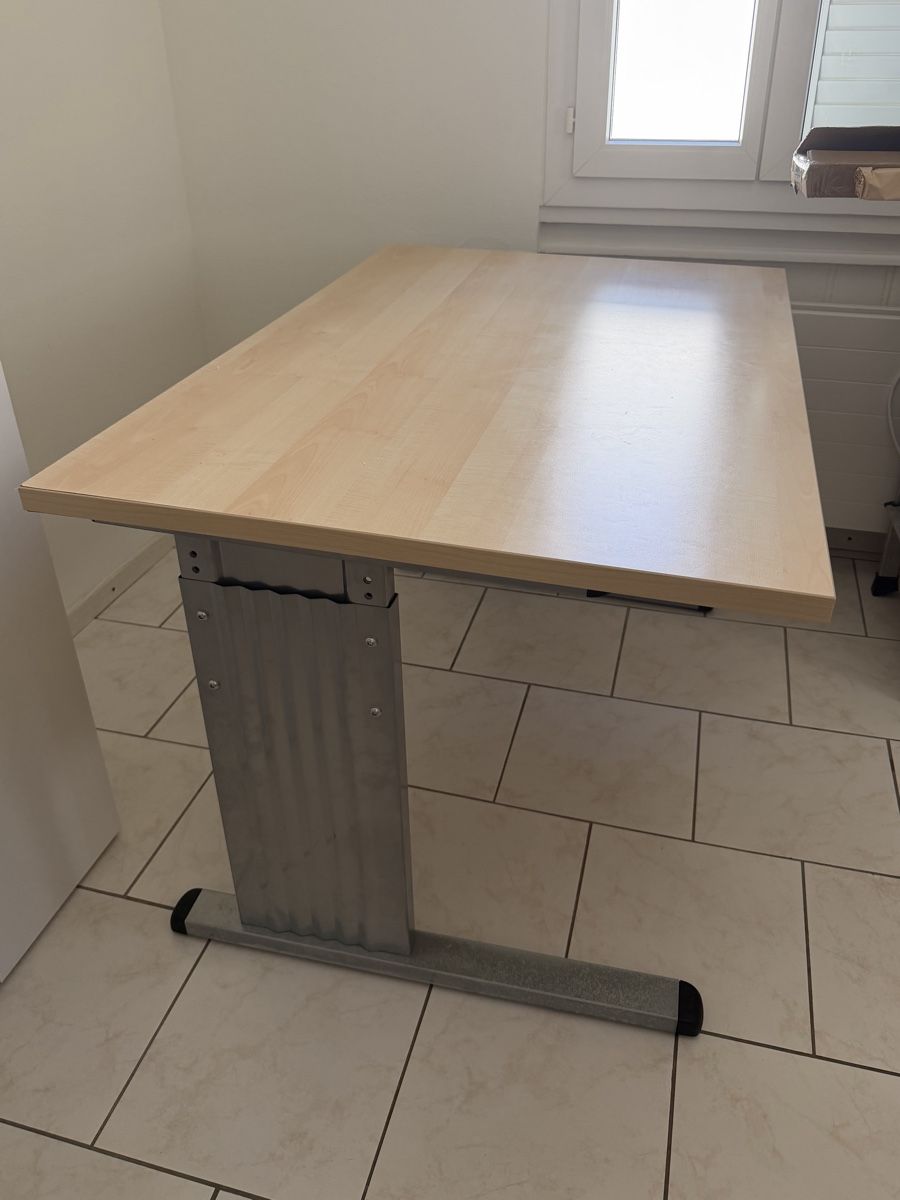 Schreibtische: Schreibtisch 120x 80cm – Gebraucht aus Baar von nad_z2js 1