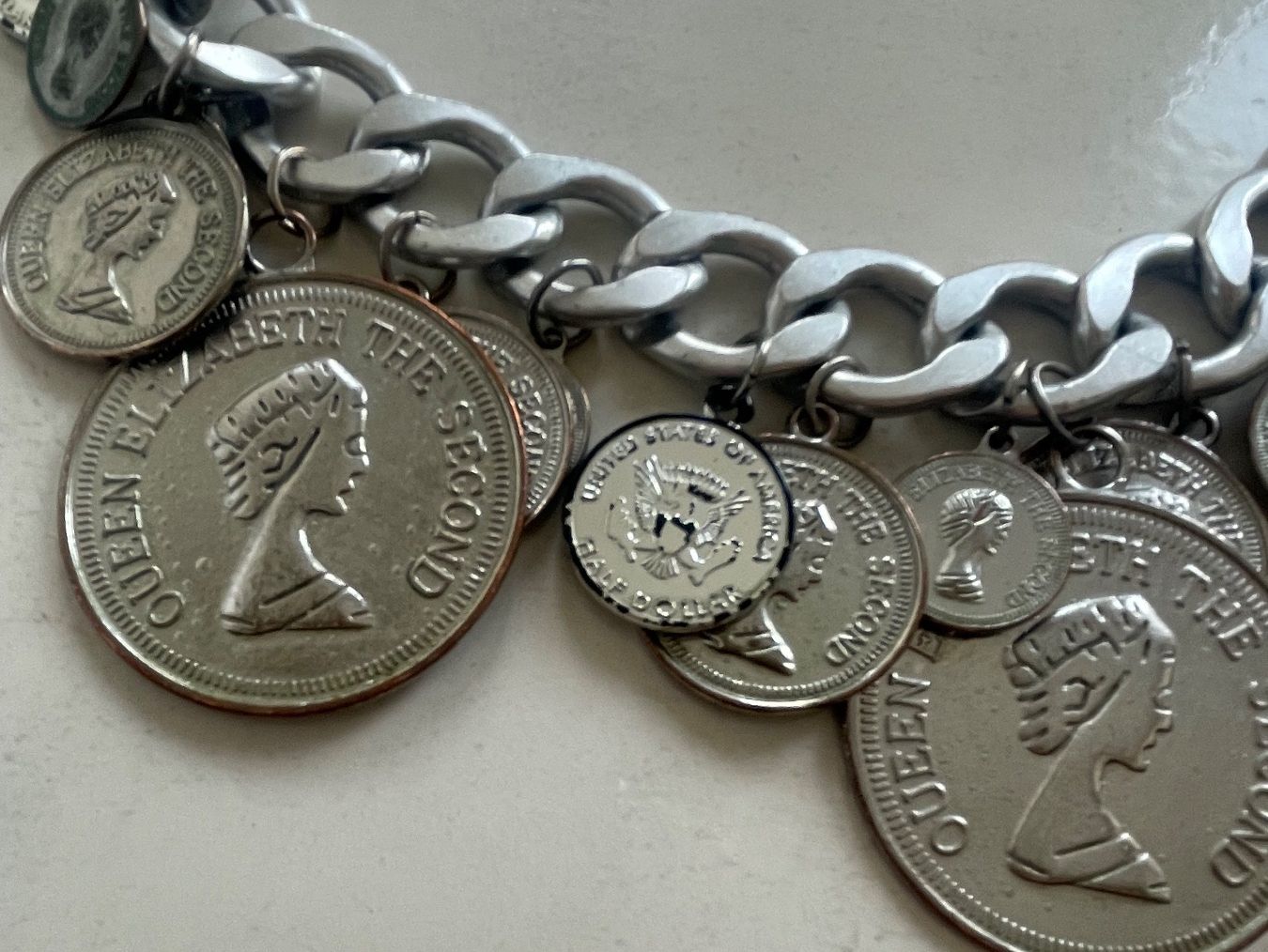 Catenine: Collana - Bracciale con pendenti a moneta – Usato da Minusio venduto da Pink222 3