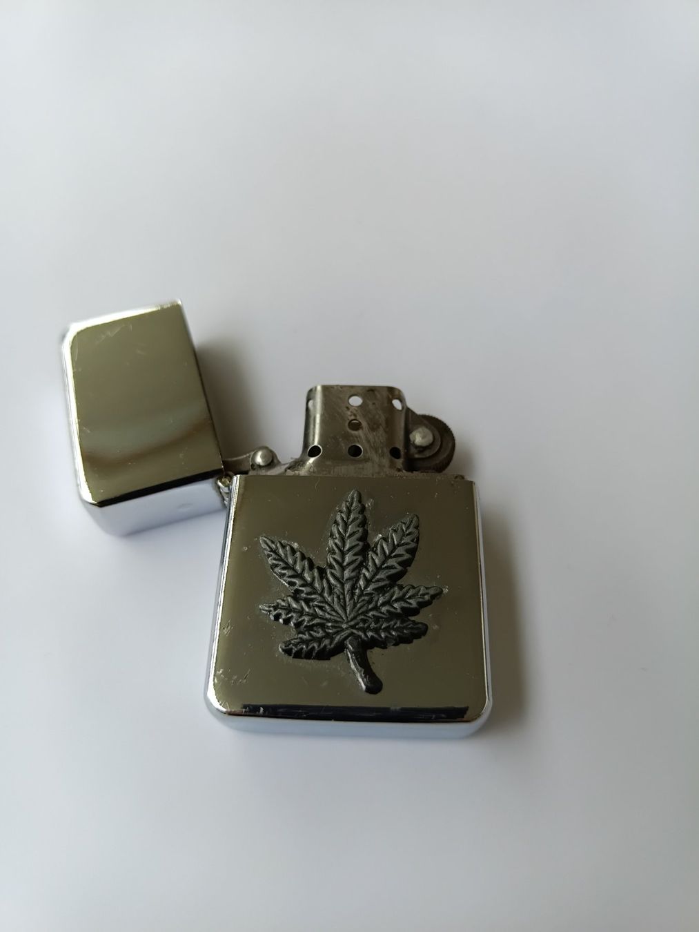 Accendini: Feuerzeug Cannabisblatt Motiv Chrom – Nuovo (secondo la descrizione) da Wängi venduto da Ladys_First 1