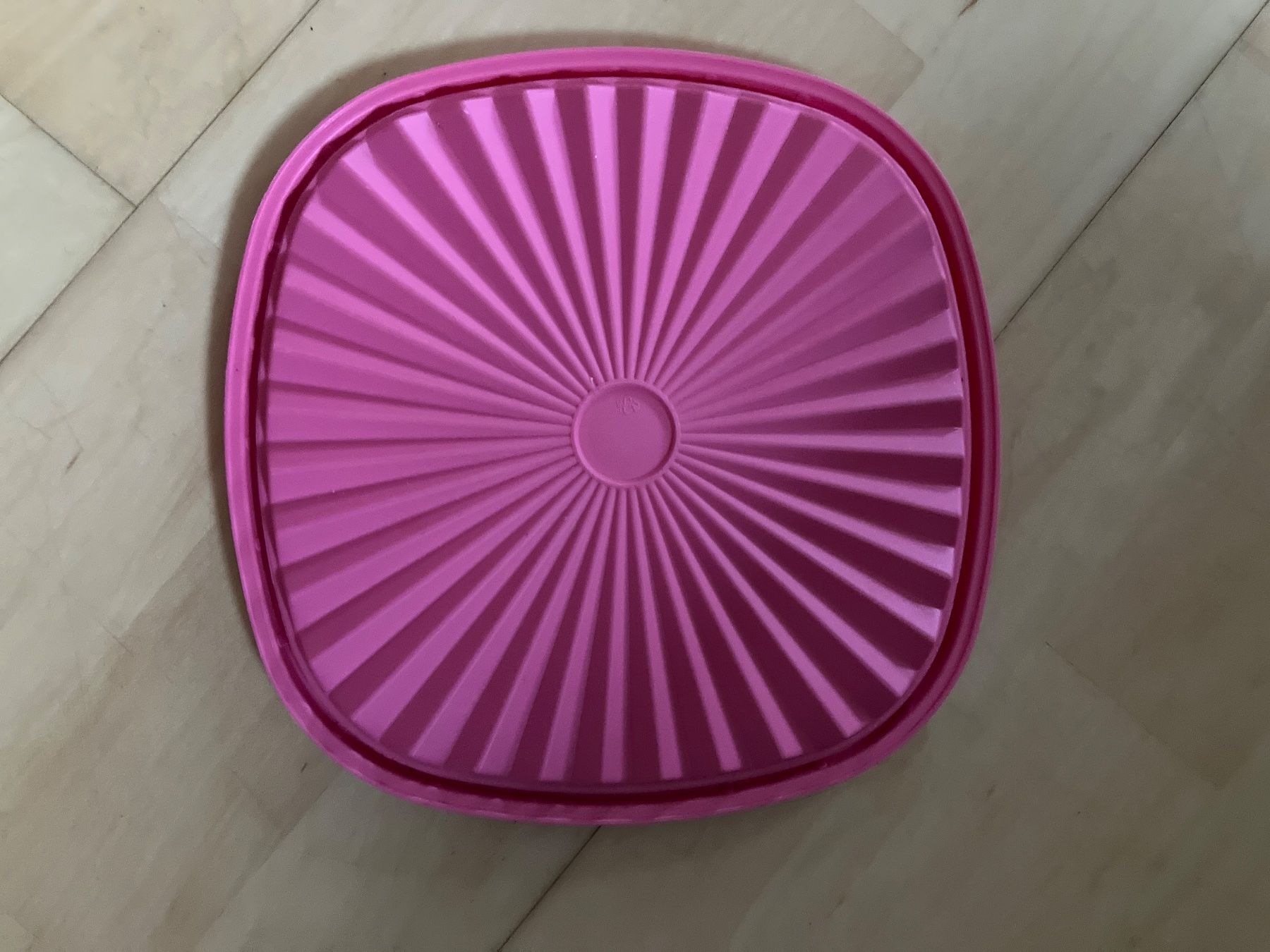 Tupperware Contenitori & Simili: Tupperware Deckel quadratisch neu rosa – Usato da Esslingen venduto da 2ze 1
