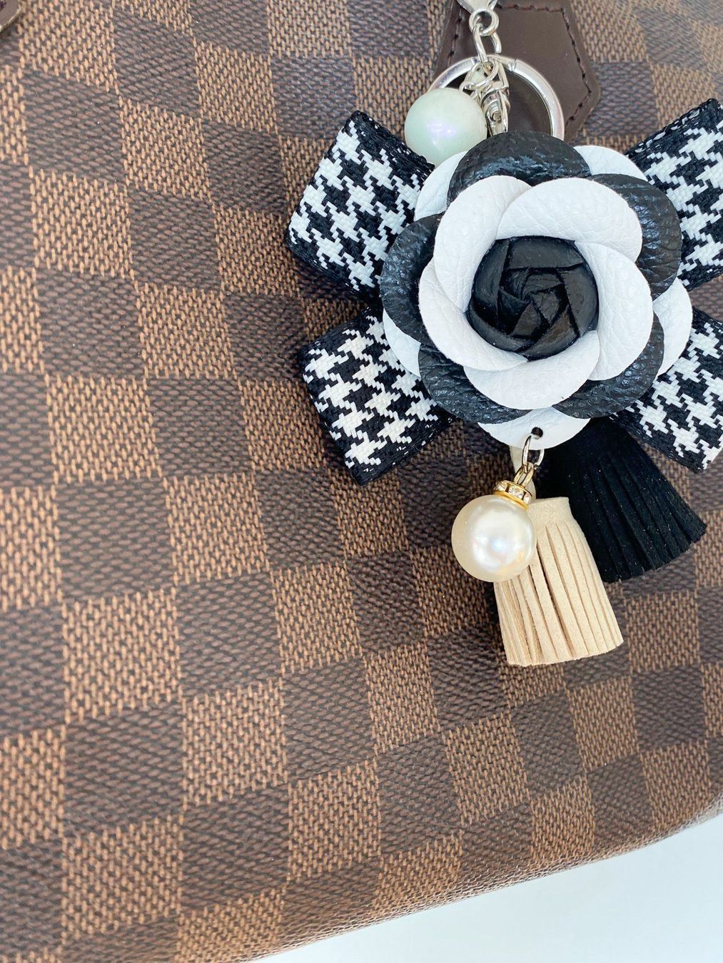 Borse da donna: Kamelie Taschenanhänger schwarz weiss – Nuovo e nell'imballaggio originale da Kriens venduto da hannaandkiko 5