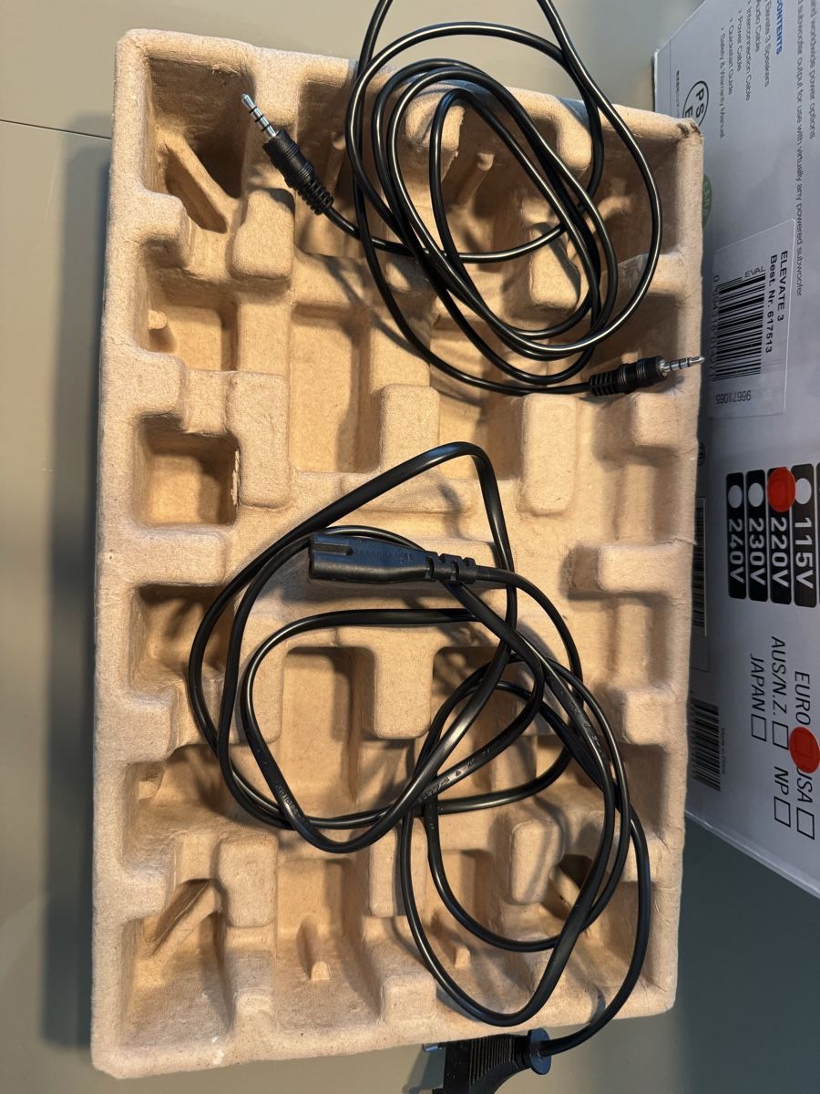 Alesis Casse acustiche: Alesis Elevate 3 aktive Studio-Lautsprecher, CH-Stecker, top – Usato da Kloten venduto da Gerecapelli 2
