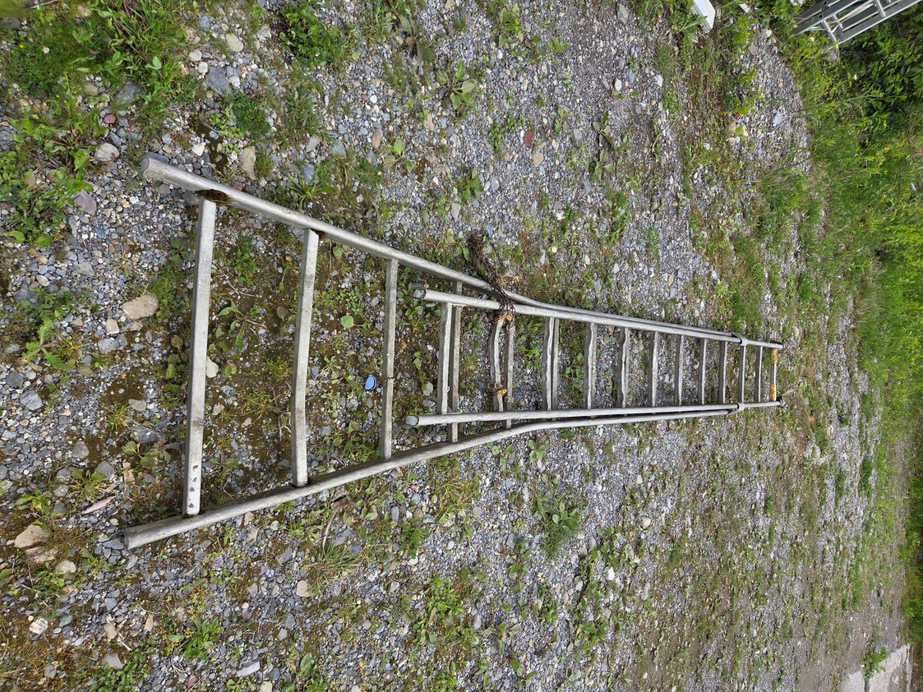 Scale: Ausziehbare Alu-Leiter – Usato da Menzingen venduto da Unterbrecher