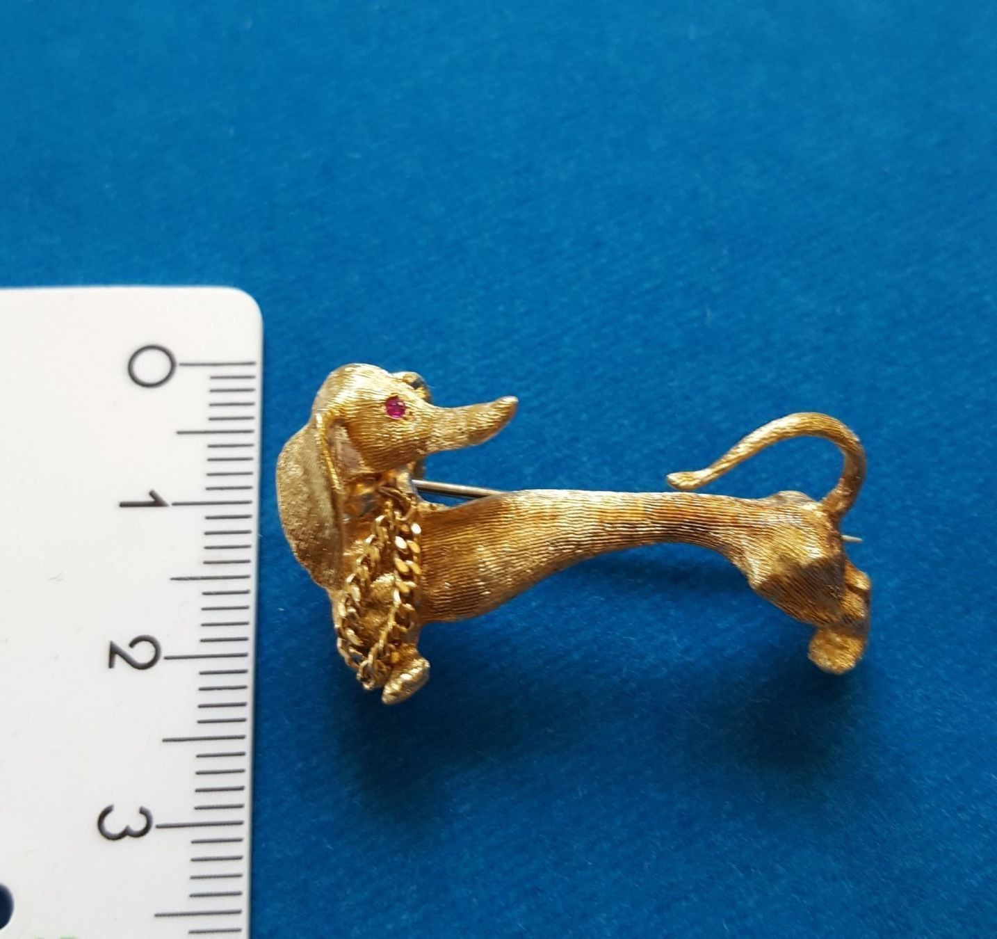 Broschen & Nadeln: Massiv 750 Gold Hundebroche Mit Rubin – Gebraucht aus Wald ZH von Aniade 4