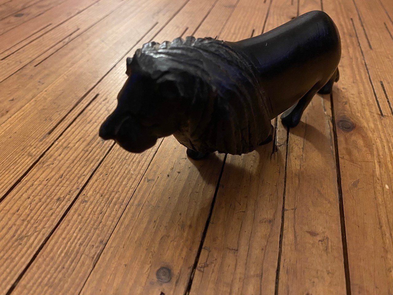 Statuette: Löwe - Holzfigur aus Kenya – Usato da Basel venduto da Architrave1 2