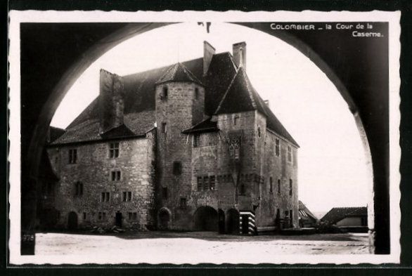 Ansichtskarten: AK Colombier, La Cour de la Caserne – Gebraucht aus Berlin von bartko-reher