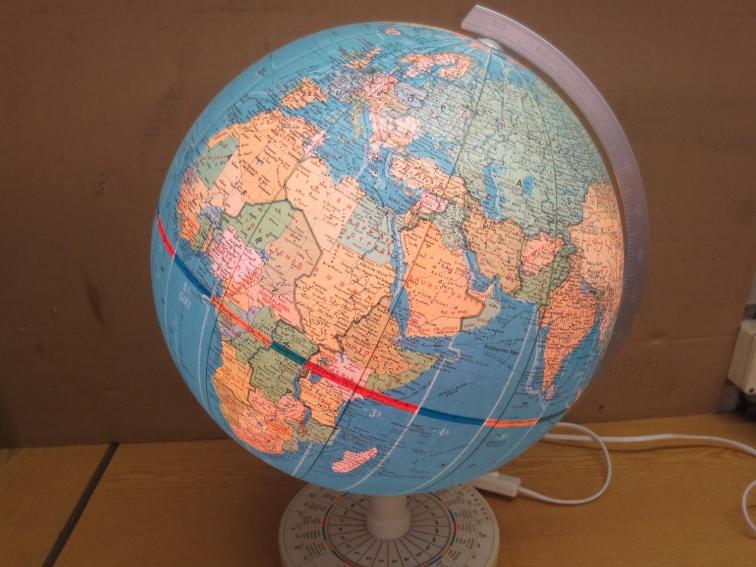 Lampen: Schöne Globus Tischlampe D= 35cm. H=45cm. – Gebraucht aus Schöftland von Topdeal4