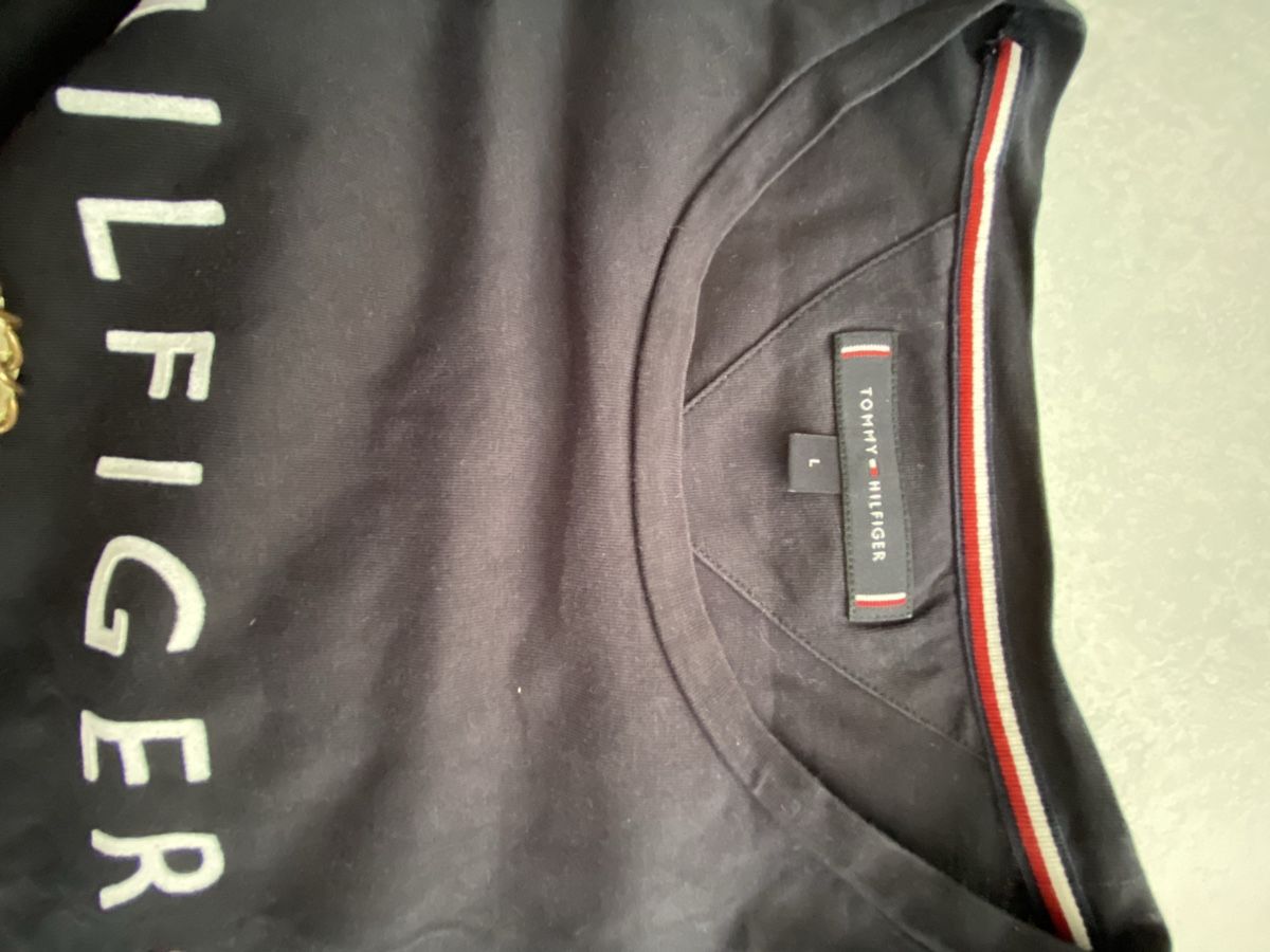 Tommy Hilfiger T-shirt: 2 t-shirt Hilfiger  – Usato da etoy venduto da fca027 3