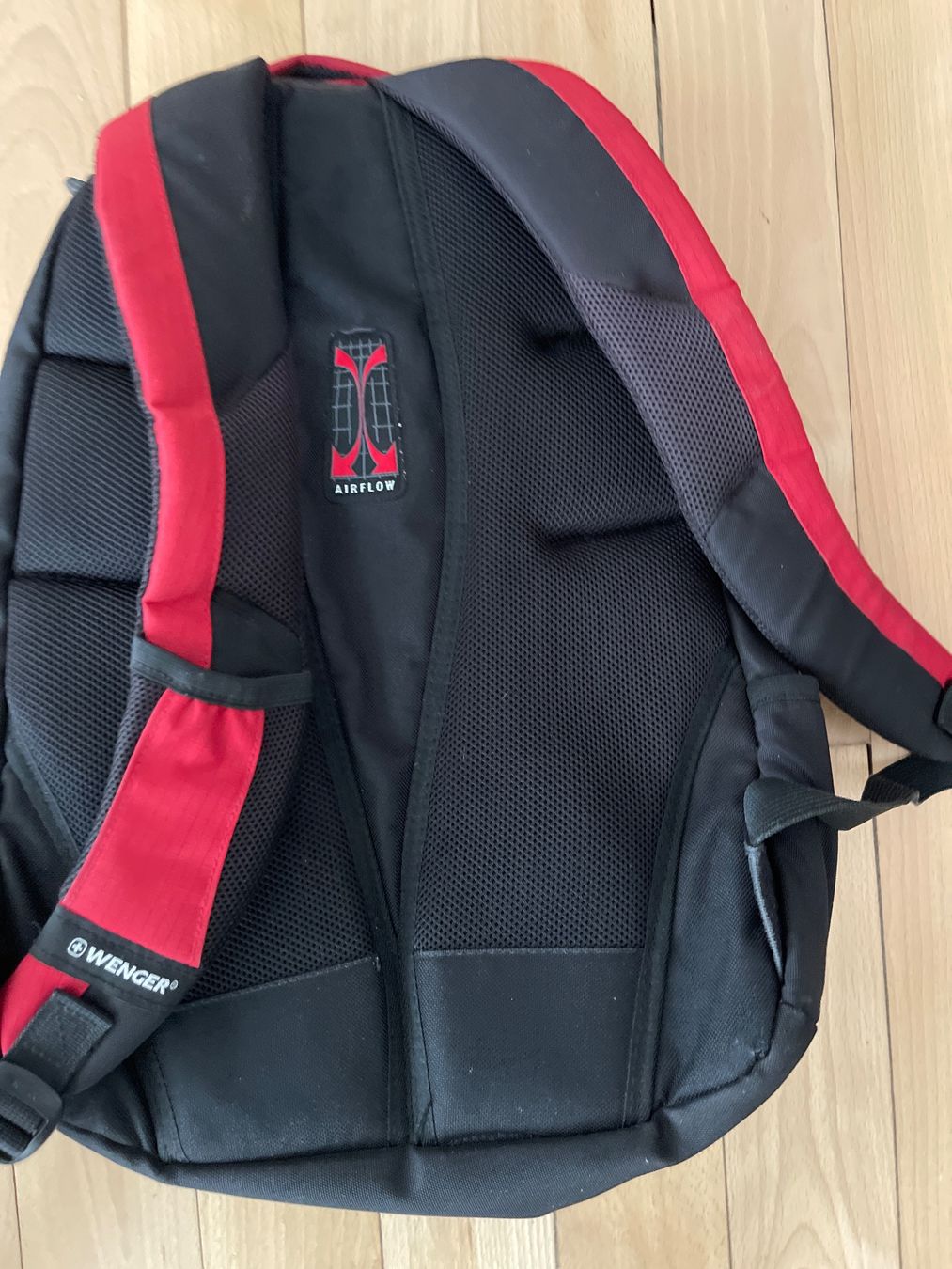 Wenger Zaini: Wenger Rucksack Rot/Schwarz – Usato da Thun venduto da BanjoDan 2