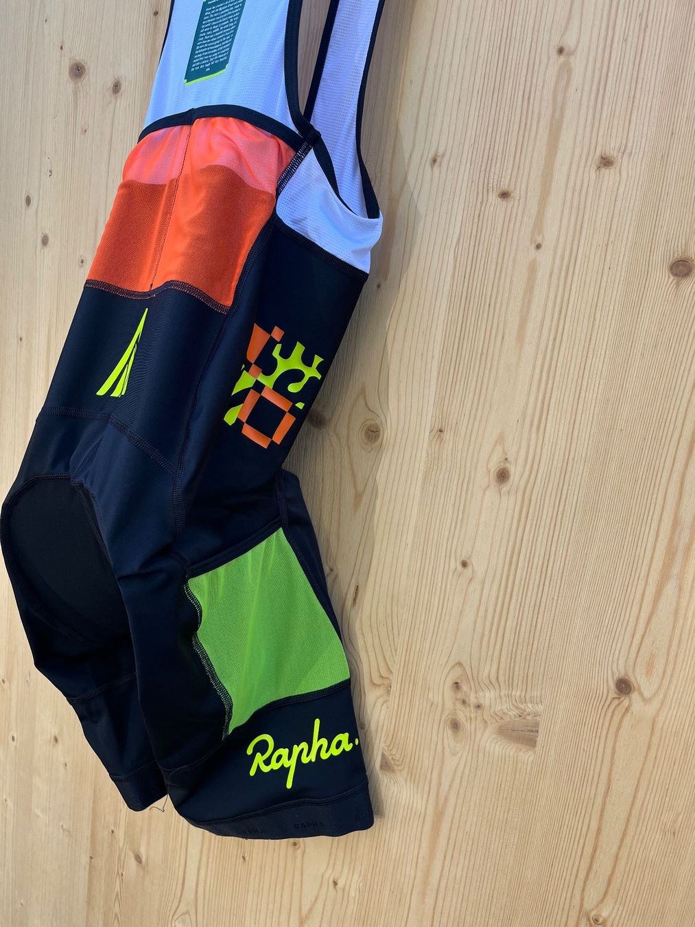 Rapha Pantaloni: % Rapha - Men's AMANI Cargo Bibs, L – Nuovo e nell'imballaggio originale da Bern venduto da Disco_Cycle 2