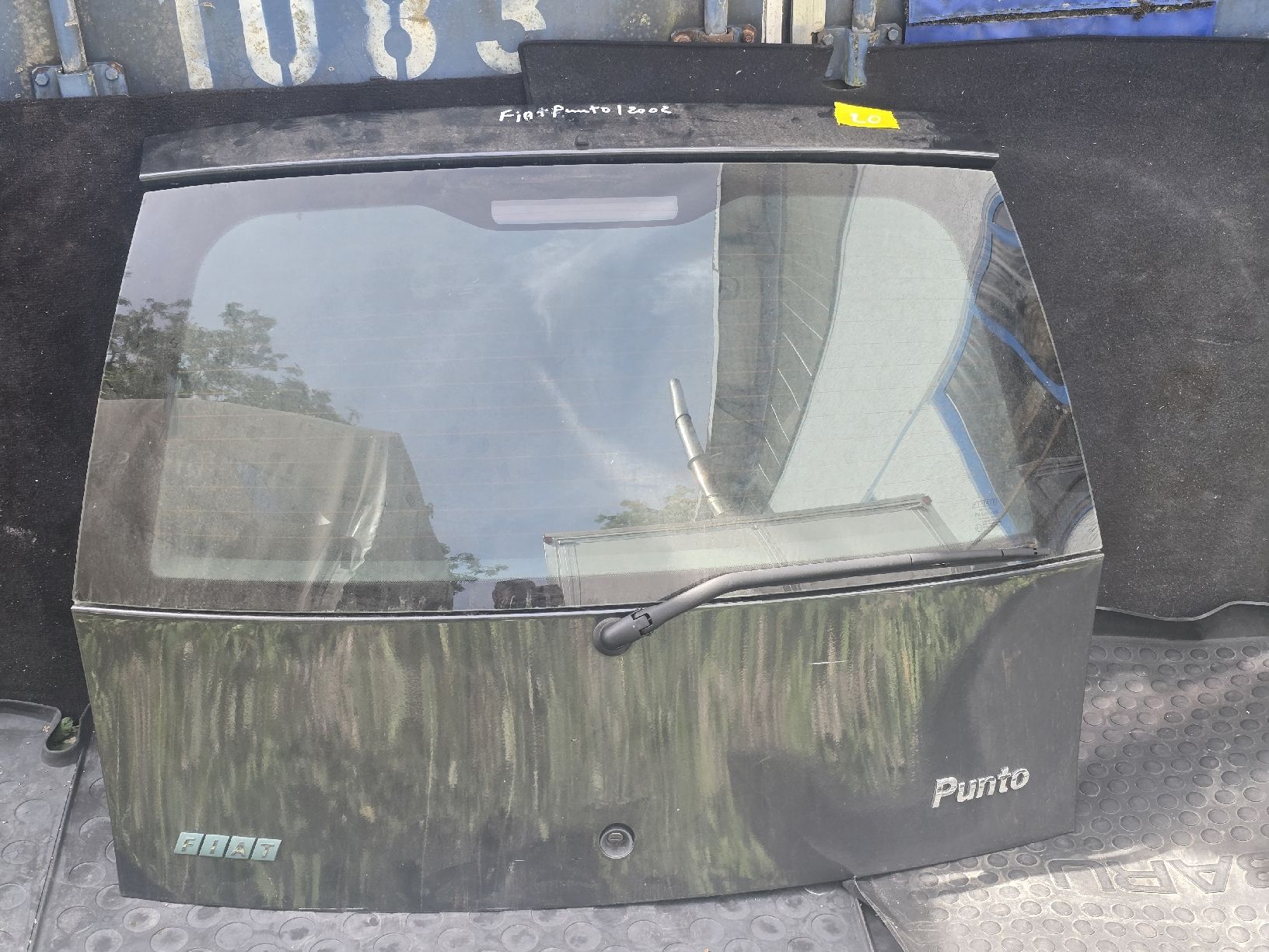 Tutti pezzi di ricambio auto: Fiat Punto Heckklappe 2002 grau – Usato da Muhen venduto da SHS98