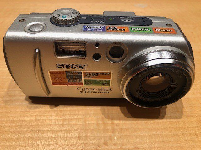 Sony Kamera: Sony Cyber-shot 2.1 Mega Pixels – Gebraucht aus Altbüron von zet_pnw5