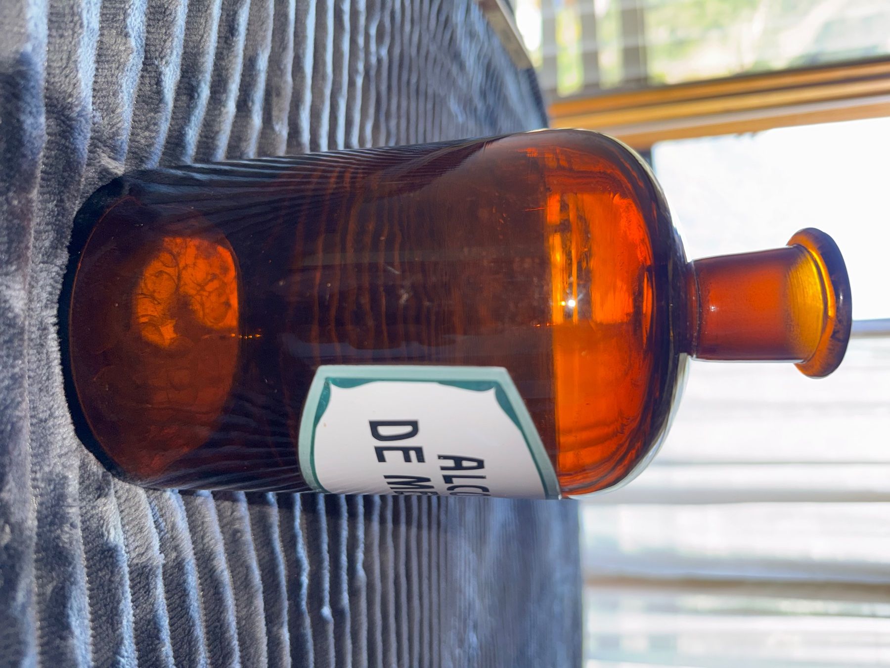 Bottiglie: Bouteille ancienne Alcool de Menthe ambre vide 20cm – Usato da Ovronnaz venduto da Etagne68 3