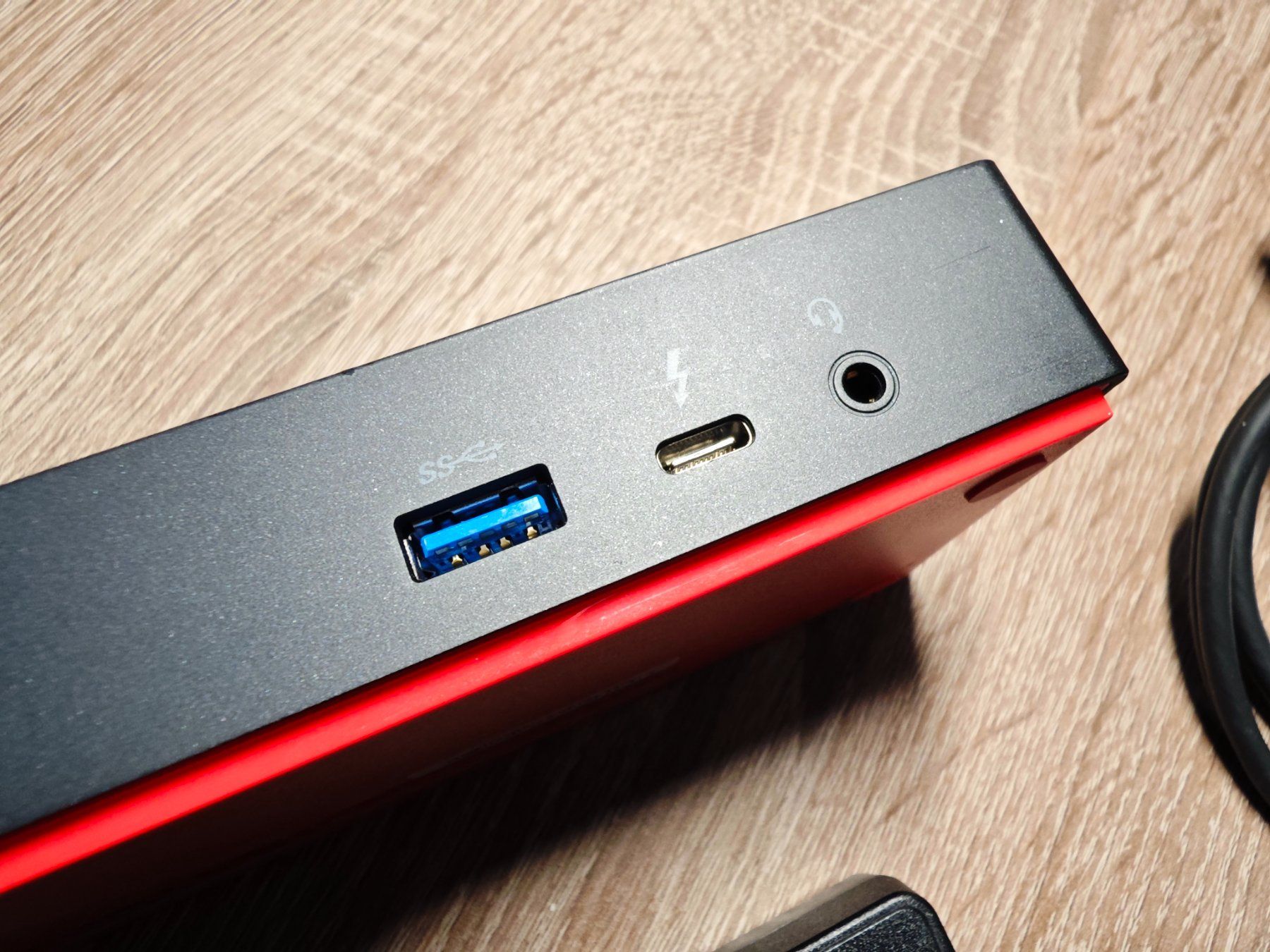 Lenovo Docking station: ThinkPad Thunderbolt 3 Workstation Dock - 2a Generazione – D'occasion à Intragna par Dekino 2