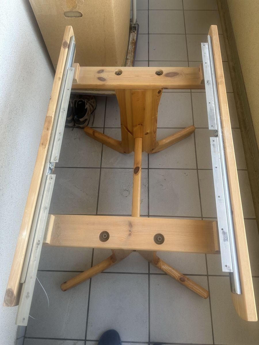 Tische: Esstisch aus Holz – Gebraucht aus Jona von Yamisi 2