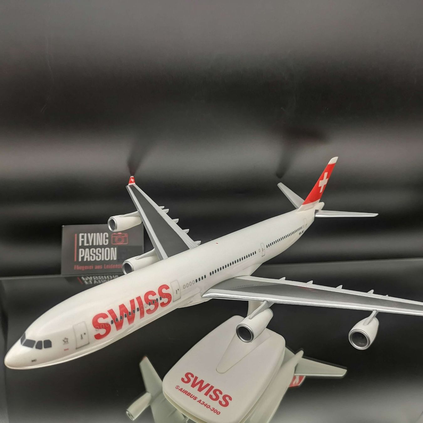 Herpa 1/200 A340-300 スイス航空 SNAP FIT Herpa Snap-Fit Edelweiss Air - Airbus A340-300 - 1/200
