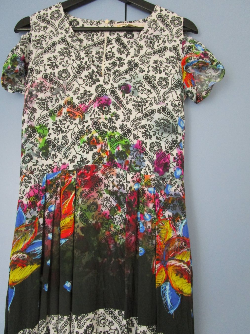 Armani Vestiti: Kleid Babylon Collection Gr. 40 – Usato da Volketswil venduto da Globine100 1