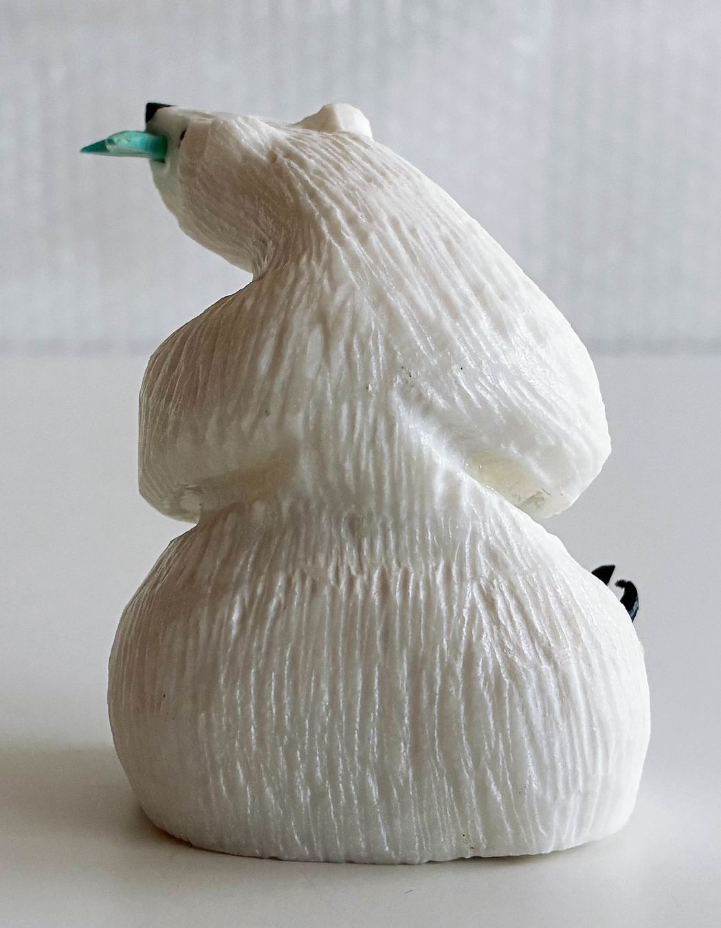 Statuette: Alabaster Eisbär sitzend mit Fisch – Usato da Bäretswil venduto da robsonantik 3