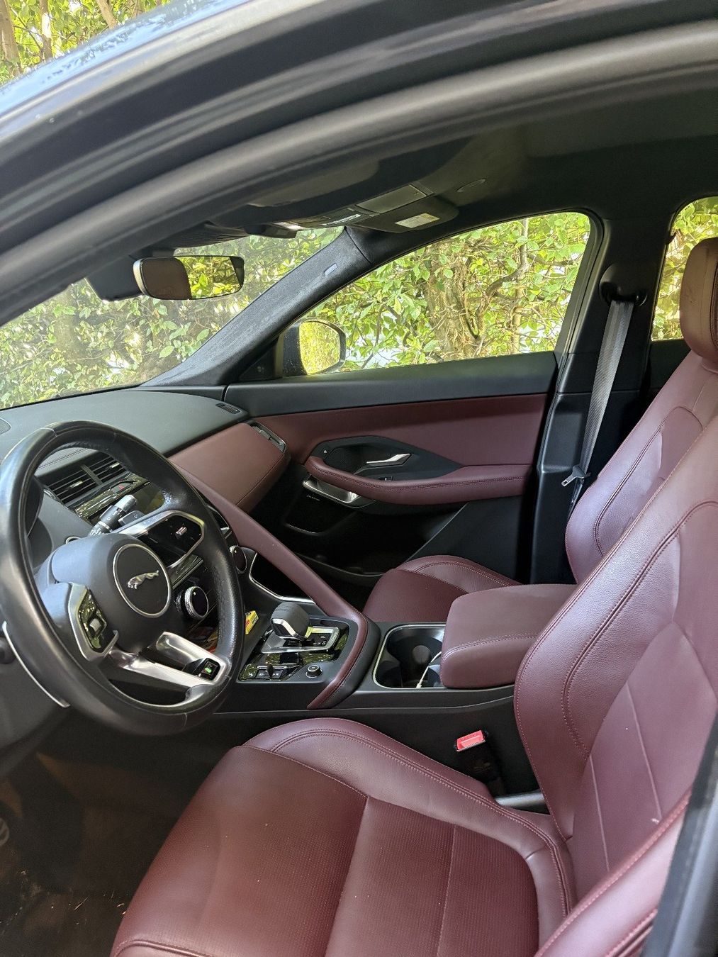 Jaguar Automobili: JAGUAR E-Pace 1.5 P300e R-Dynamic AWD SE – Usato da Ecublens FR venduto da Tombouktou